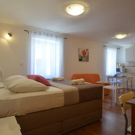 Casa Nova アパート ロヴィニ